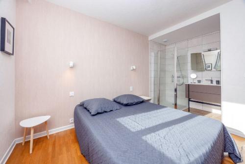 Ένα ή περισσότερα κρεβάτια σε δωμάτιο στο Grand Appartement de Coubertin - Calme - Albi