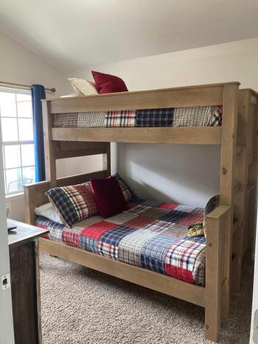 a bedroom with two bunk beds in a room at 51 The Anchor in Centre