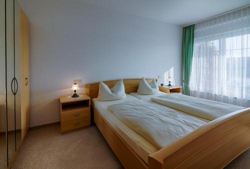 a bedroom with a large bed with a window at Elbterrassen zu Brambach in Dessau