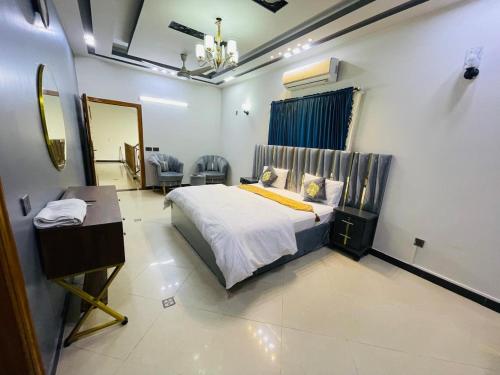 Ένα ή περισσότερα κρεβάτια σε δωμάτιο στο The Family Star Guest House