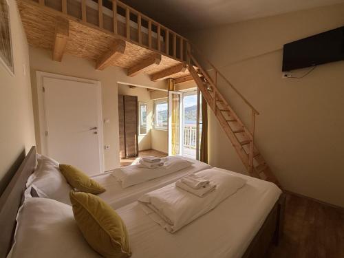 Afbeelding uit fotogalerij van Max Gastro Beach House in Marina