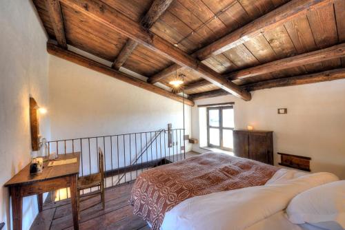 Postel nebo postele na pokoji v ubytování Sextantio Albergo Diffuso