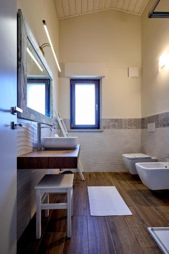 a bathroom with two sinks and two toilets at B&B Luci della Collina Boutique Relax in Tortoreto Lido