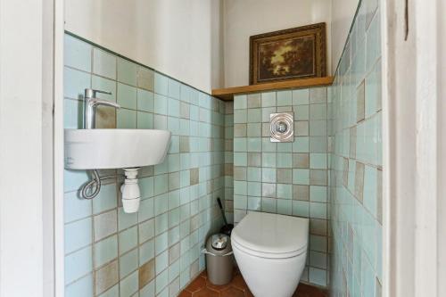 Photo de la galerie de l'établissement Place Contrescarpe 2 bedroom flat, à Paris