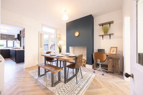 a dining room with a table and chairs at Western House - Central Warrington - Sleeps 5 in Warrington