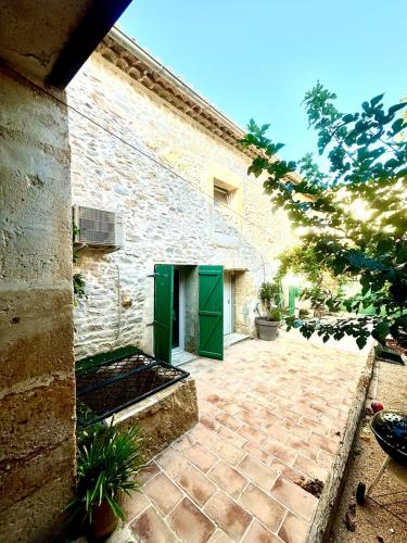 Provencal house, swiming pool barbecue, sun and petanque