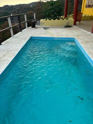 Kolam renang di atau dekat dengan Casa Biulú