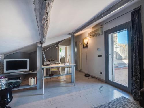 Central Rome Terrace Apartment
