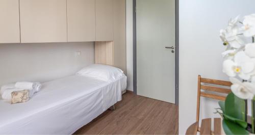 Postel nebo postele na pokoji v ubytování 5 Min dal Mare Centro Wi-fi & Balcone