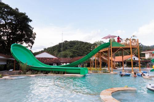 Kolam renang di atau dekat dengan Resort Fazenda 3 Pinheiros