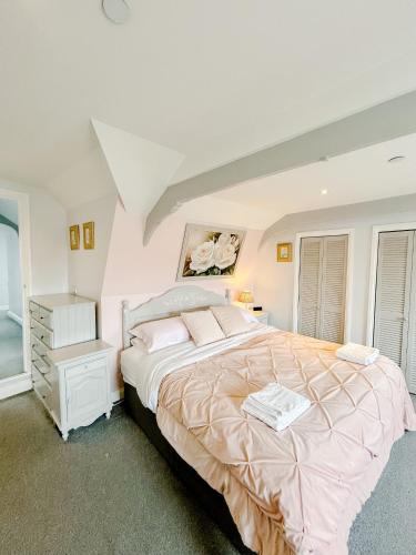 a bedroom with a large bed and a window at Town Centre Apartment in Berwick-Upon-Tweed