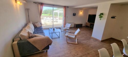 Photo de la galerie de l'établissement Maison mitoyenne L'Isle-sur-la-Sorgue, à LʼIsle-sur-la-Sorgue