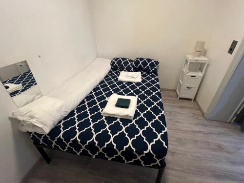 European District Hostelにあるベッド