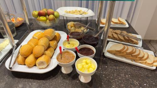 a buffet of food with bread and other foods at Campo Palace Hotel in Campo Mourão