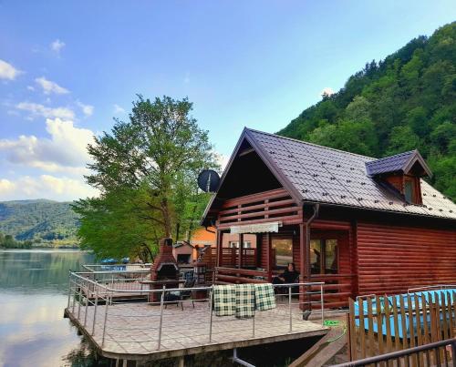 Photo de la galerie de l'établissement Lake Cottage, à Zelinje