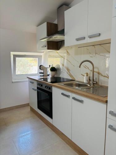 Kuchyň nebo kuchyňský kout v ubytování Apartment Aurora