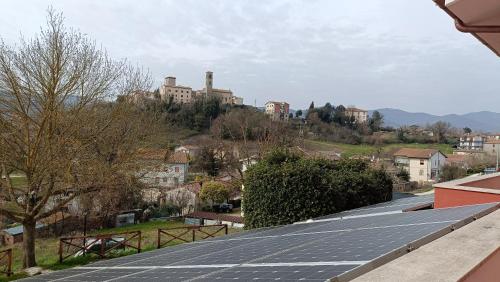 a row of solar panels on top of a roof at La casetta rossa in Collicello
