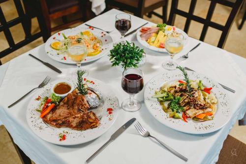 Essen im Hotel oder in der Nähe