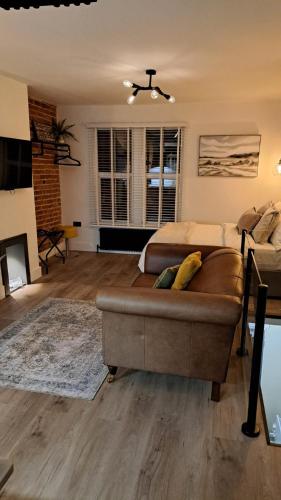 a bedroom with a bed and a couch at Urban Chic- Stylish Flat in the Heart of St Albans in St. Albans