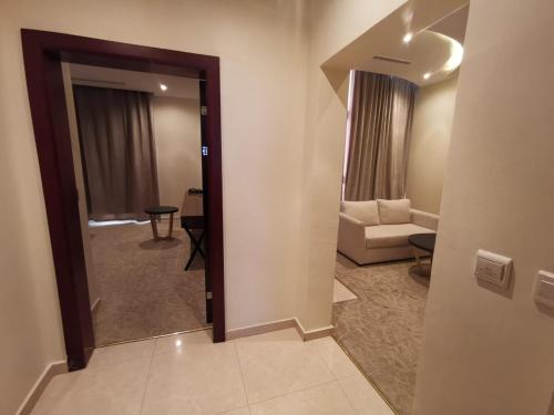 Ένα ή περισσότερα κρεβάτια σε δωμάτιο στο The S Hotel - jeddah - prince sultan street - فندق ذا اس - جده - طريق الامير سلطان
