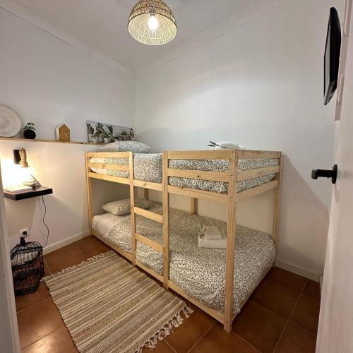 a bedroom with two bunk beds in a room at Juniors Country House in Vila Boim