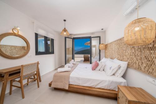 Ένα ή περισσότερα κρεβάτια σε δωμάτιο στο Ionian Infinity Villa