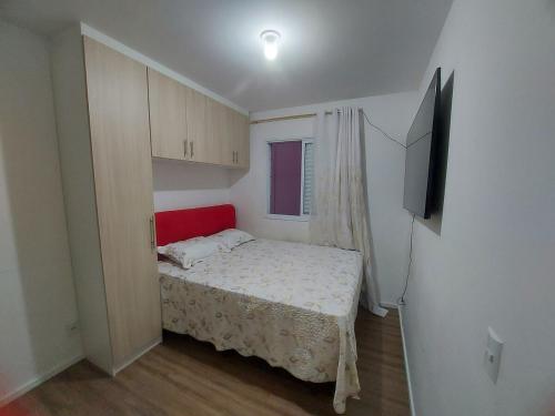Ένα ή περισσότερα κρεβάτια σε δωμάτιο στο apartment for up to 7 people next to GRU