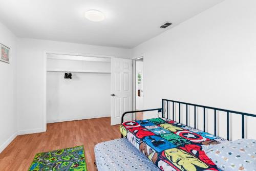a bedroom with a bed with a comforter at Curly Sunshine Clearwater in Clearwater