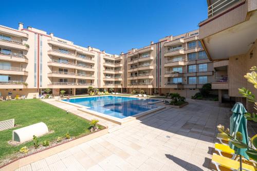 an apartment complex with a swimming pool and a courtyard at Brisa do Oceano in Ovar