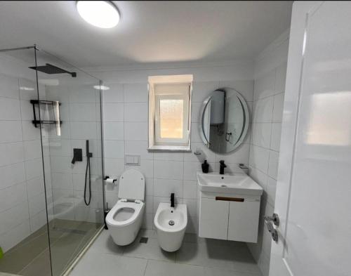 Ένα μπάνιο στο Vila flavjo