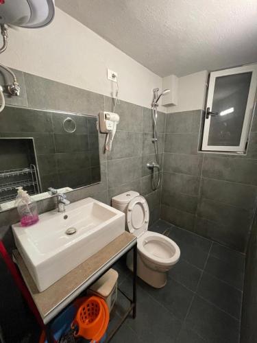 Foto de la galeria de Eness Apartament a Tirana