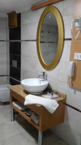 Ένα μπάνιο στο Start Hotel