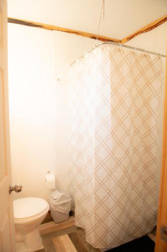 Un baño de Cabañas & Hostal Lefuco