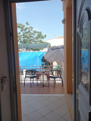 Πισίνα στο ή κοντά στο Διαμερίσματα Αύρα