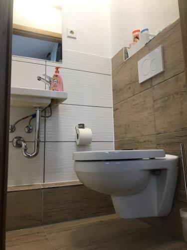 Un baño de Hotel am Wasserturm
