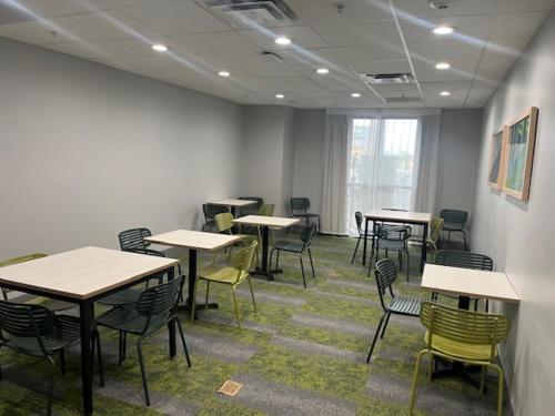 an empty classroom with tables and chairs in a room at Spark by Hilton Phoenix East Mesa in Mesa