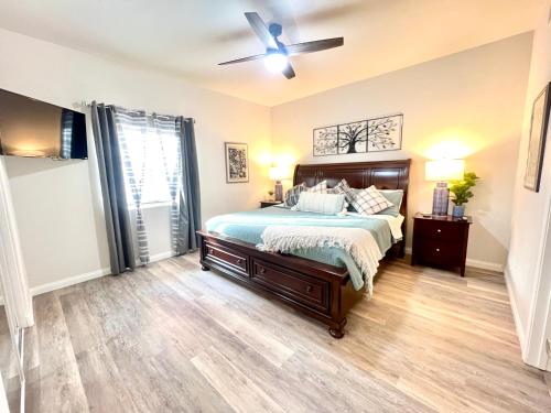 a bedroom with a bed and a ceiling fan at Supreme updated Hawkridge Condo in Mesquite