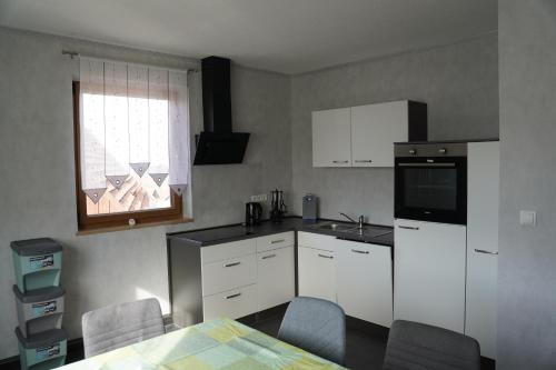 Kuchyň nebo kuchyňský kout v ubytování Ferienwohnung Sebald