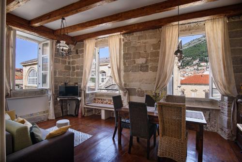 SARACA PALACE by DuHomes