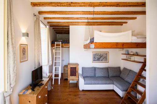 SARACA PALACE by DuHomes