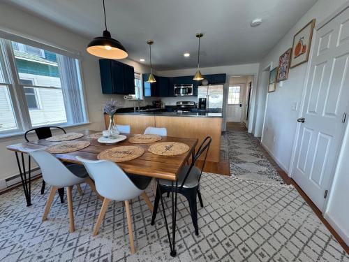 Dapur atau dapur kecil di Central Lake Placid Mountain Views