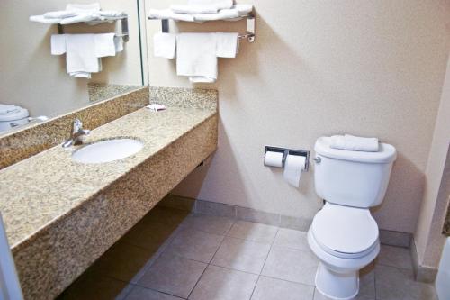 Un baño de Crystal Inn Suites & Spas