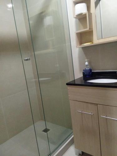 a glass shower in a bathroom with a sink at Apartamento zona Norte Ucebol in Santa Cruz de la Sierra