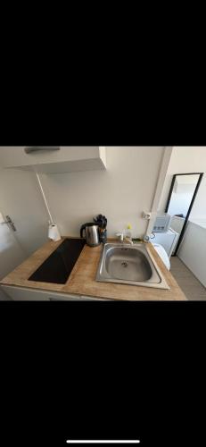 Photo de la galerie de l'établissement Cozy Room Nearby Champs Elysées 5, à Paris