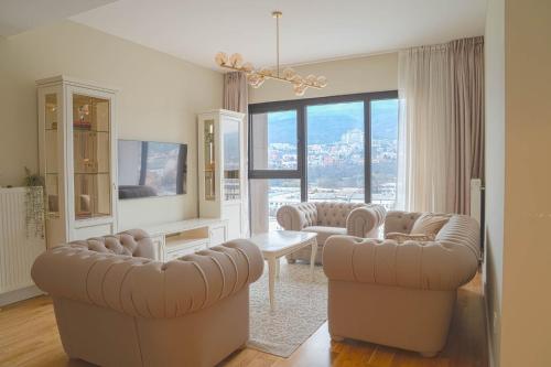 Diamond's New Royal Suite in Skopje with Free Private Parking and Stunning Mountain Views