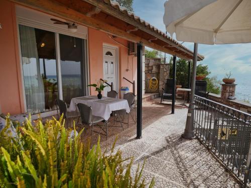 Verga Beachfront House Villa