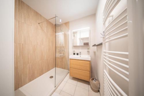 Bilik mandi di Magnifique Logement 6 pers Near Basel Parking Wifi