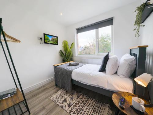 a bedroom with a bed and a window at WorkStay Portsmouth Rooms with Ensuite & Shared Bathrooms in Portsmouth