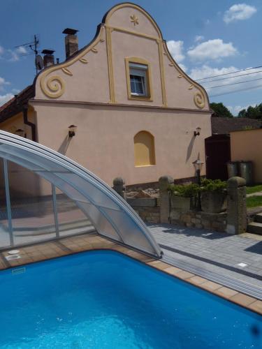 Prostorný apartmán s krytým bazénem Sudoměř