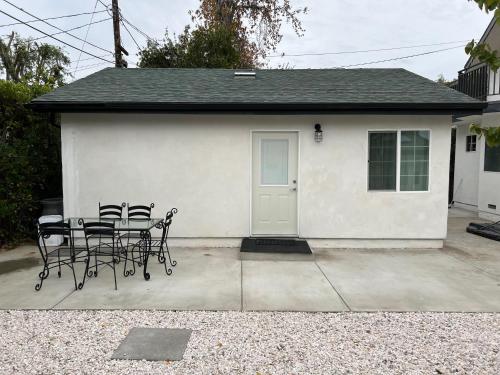 a table and chairs in front of a building at Private gated 1bed & 1bath amazing for 2 in Los Angeles near Universal studio & Hollywood in Van Nuys Airport